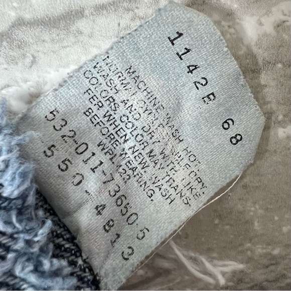 Vintage Levi's 550 Women's 30 Waist. Hand Crafted Cut Off Shorty Shorts. Frayed. - Picture 8 of 8